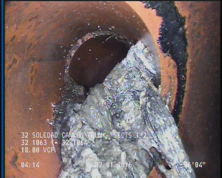 Tap Factory Made Defective, at 11 o'clock, -, within 8 inches of joint: NO, 6" - ROOTS