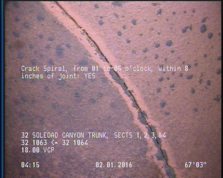 Crack Spiral, from 01 to 05 o'clock, within 8 inches of joint: YES