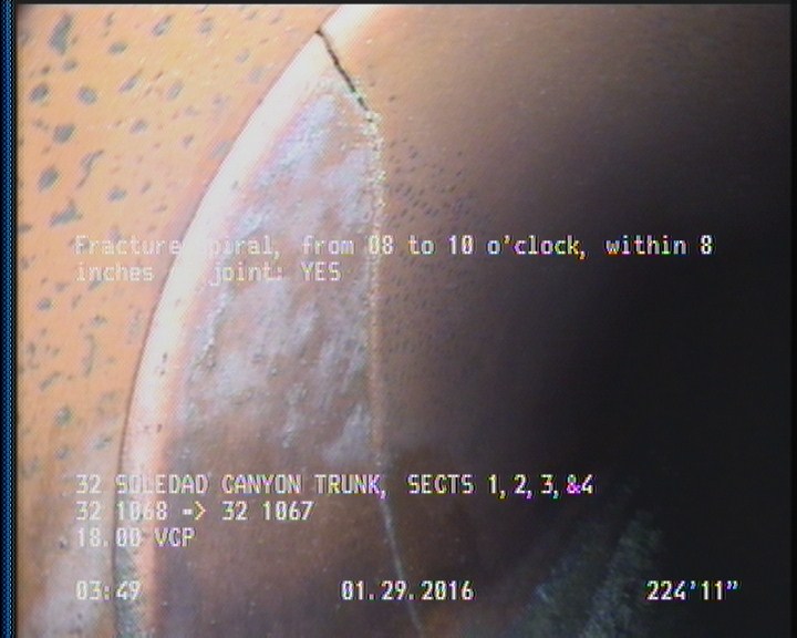 Fracture Spiral, from 08 to 10 o'clock, within 8 inches of joint: YES