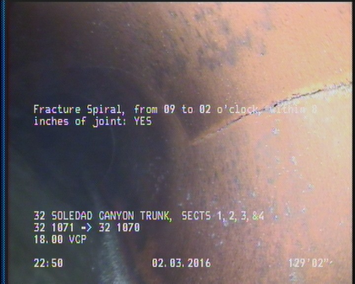 Fracture Spiral, from 09 to 02 o'clock, within 8 inches of joint: YES