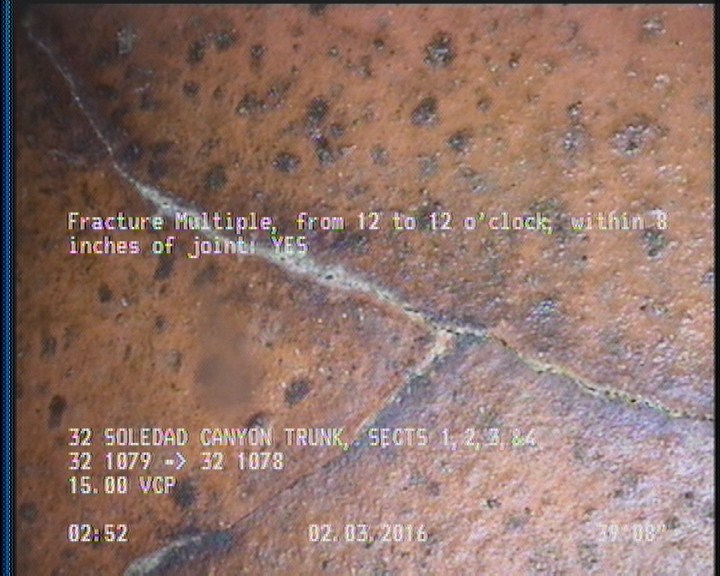 Fracture Multiple, from 12 to 12 o'clock, within 8 inches of joint: YES