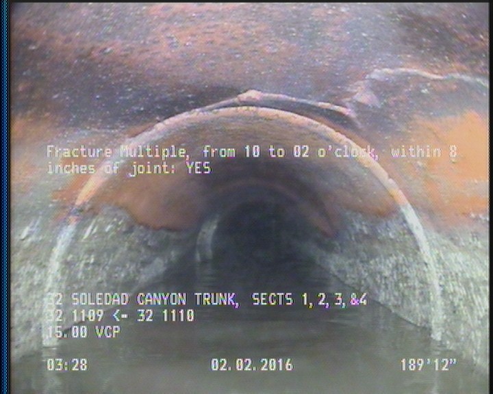 Fracture Multiple, from 10 to 02 o'clock, within 8 inches of joint: YES