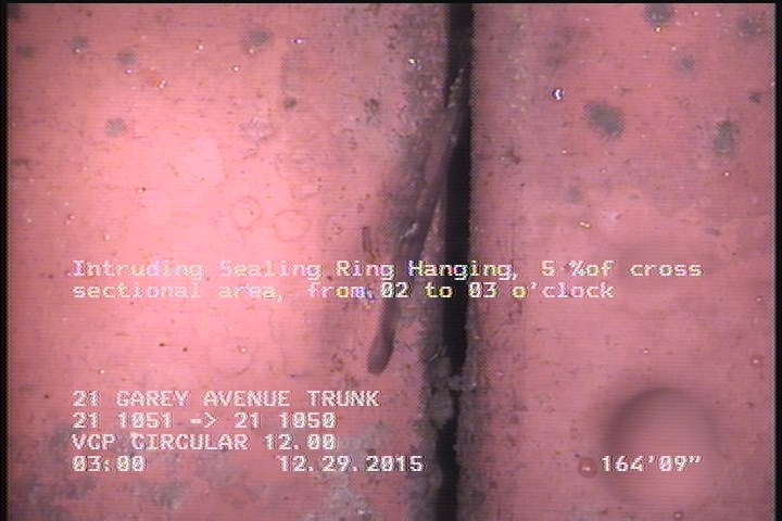 Intruding Sealing Ring Hanging, 5 %of cross sectional area, from 02 to 03 o'clock