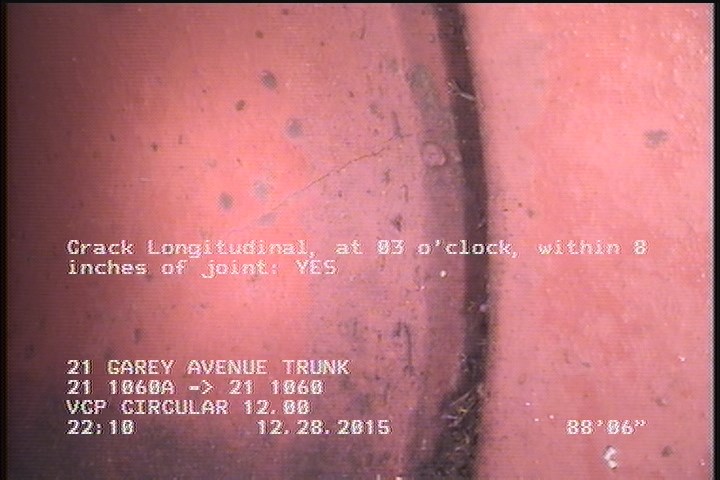 Crack Longitudinal, at 03 o'clock, within 8 inches of joint: YES