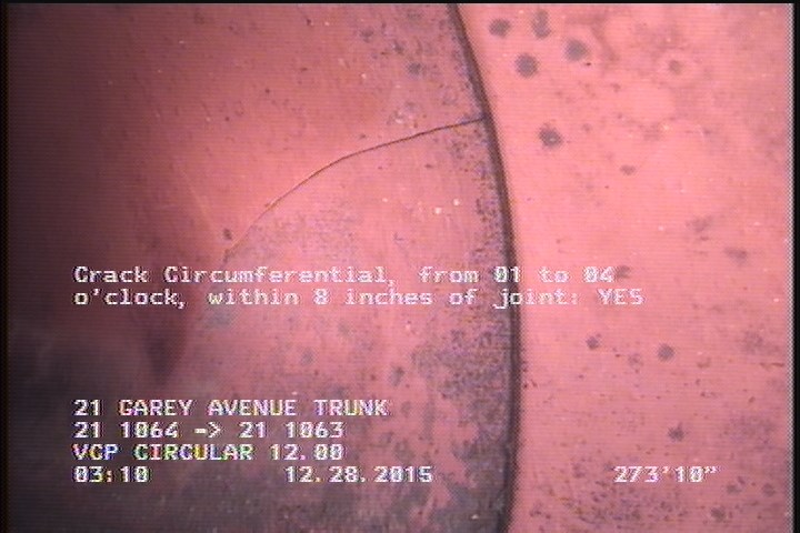 Crack Circumferential, from 01 to 04 o'clock, within 8 inches of joint: YES