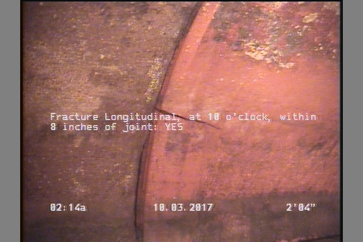Fracture Longitudinal, at 10 o'clock, within 8 inches of joint: YES