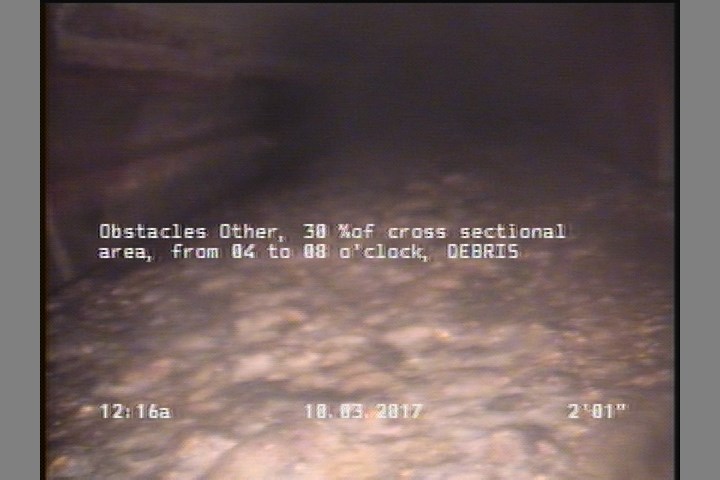 Obstacles Other, 30 %of cross sectional area, from 04 to 08 o'clock - DEBRIS