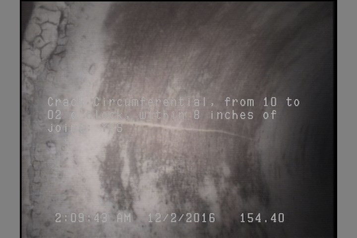 Crack Circumferential, from 10 to 02 o'clock, within 8 inches of joint: YES