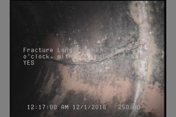 Fracture Longitudinal, at 12 o'clock, within 8 inches of joint: YES, Start