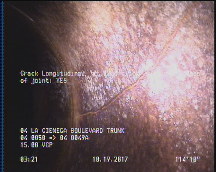 Crack Longitudinal, at 02 o'clock, within 8 inches of joint: YES