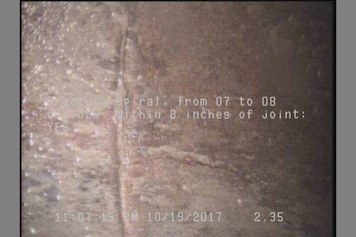 Fracture Spiral, from 07 to 08 o'clock, within 8 inches of joint: YES