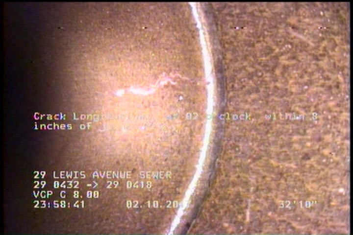 Crack Longitudinal, at 02 o'clock, within 8 inches of joint: YES