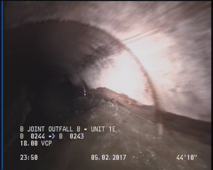 Deposits Attached Grease, 5 %of cross sectional area, from 04 to 08 o'clock, , within 8 inches of joint: YES, Start