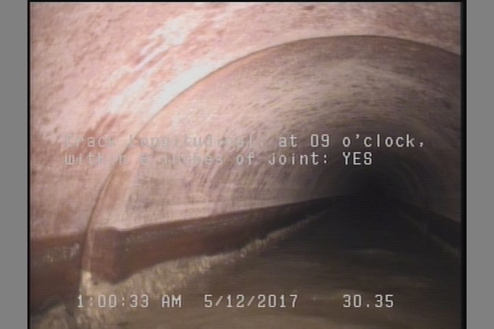 Crack Longitudinal, at 09 o'clock, within 8 inches of joint: YES