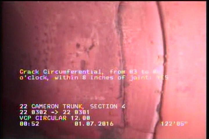 Crack Circumferential, from 03 to 05 o'clock, within 8 inches of joint: YES