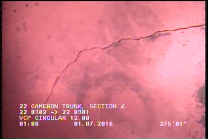 Crack Circumferential, from 03 to 05 o'clock, within 8 inches of joint: YES