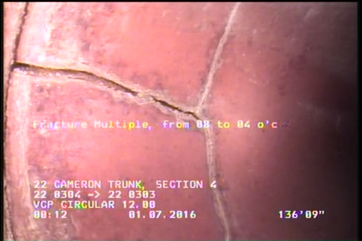 Fracture Multiple, from 08 to 04 o'clock, within 8 inches of joint: YES