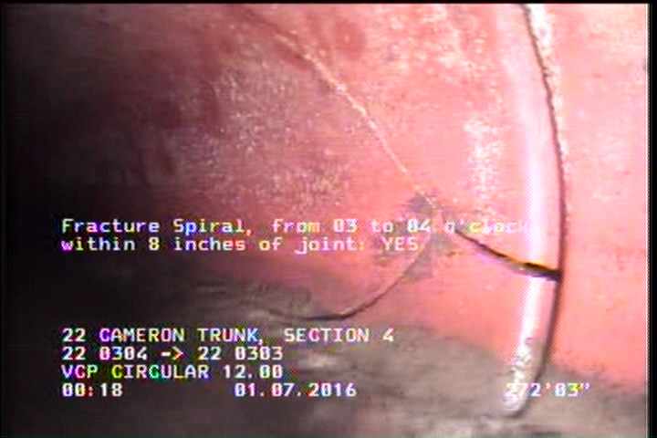 Fracture Spiral, from 03 to 04 o'clock, within 8 inches of joint: YES