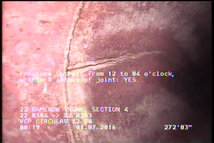 Fracture Spiral, from 12 to 04 o'clock, within 8 inches of joint: YES