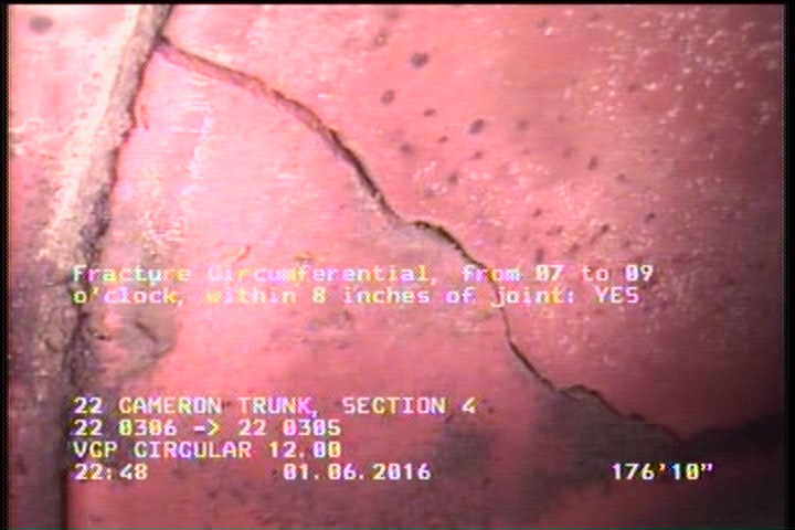 Fracture Circumferential, from 07 to 09 o'clock, within 8 inches of joint: YES