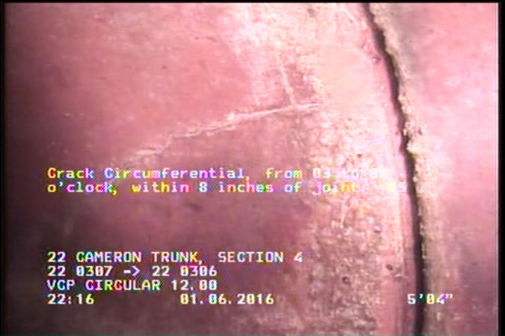 Crack Circumferential, from 03 to 05 o'clock, within 8 inches of joint: YES