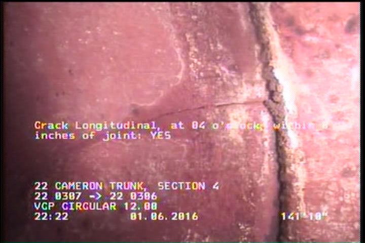 Crack Longitudinal, at 04 o'clock, within 8 inches of joint: YES