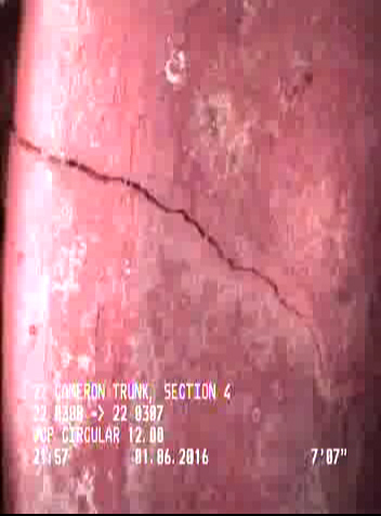 Fracture Circumferential, from 08 to 10 o'clock, within 8 inches of joint: YES