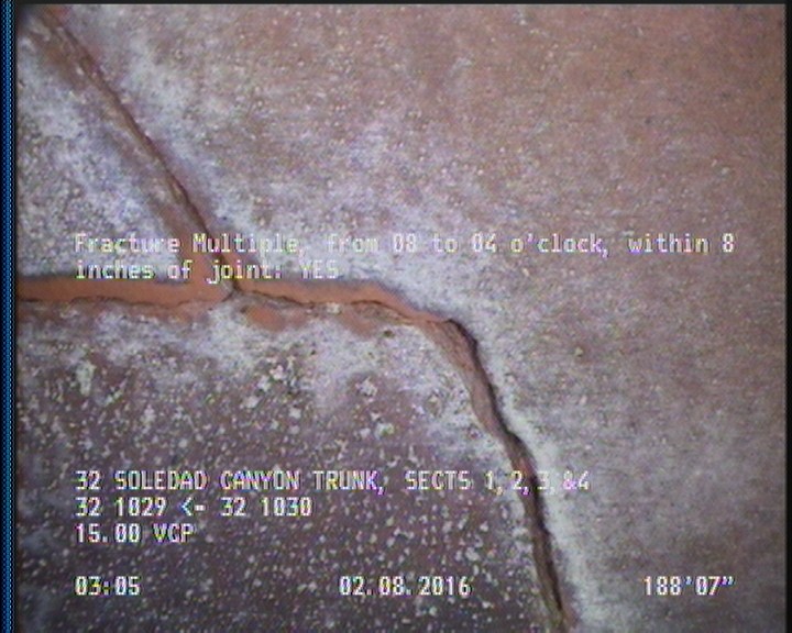 Fracture Multiple, from 08 to 04 o'clock, within 8 inches of joint: YES