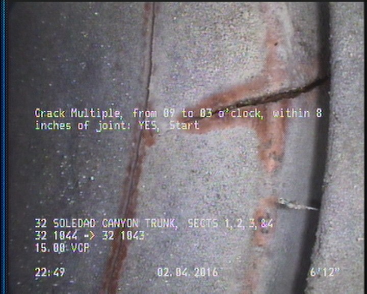 Crack Multiple, from 09 to 03 o'clock, within 8 inches of joint: YES, Start - SPORADICALLY