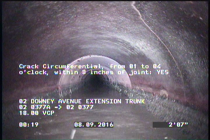 Crack Circumferential, from 01 to 04 o'clock, within 8 inches of joint: YES