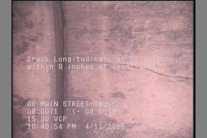 Crack Longitudinal, at 01 o'clock, within 8 inches of joint: YES