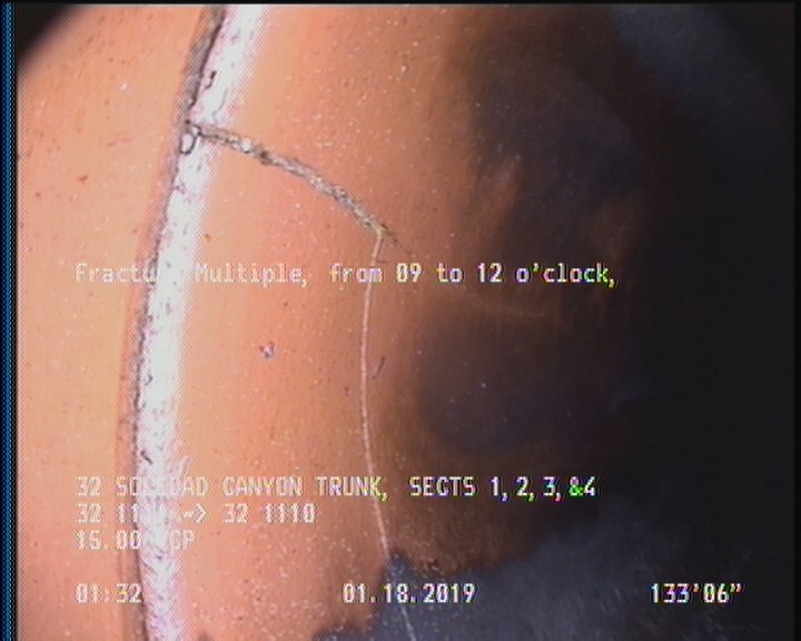 Fracture Multiple, from 09 to 12 o'clock, within 8 inches of joint: YES