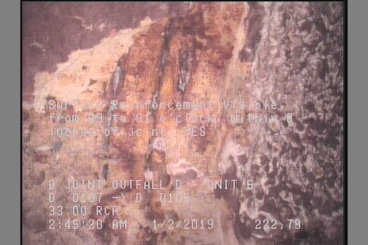 Surface Reinforcement Visible, from 09 to 01 o'clock, within 8 inches of joint: YES