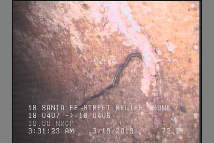 Roots Fine Joint, at 01 o'clock, within 8 inches of joint: YES