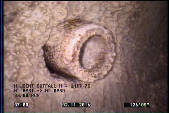 Tap Break-In Intruding, at 12 o'clock, -, -, within 8 inches of joint: NO, 4", 3"