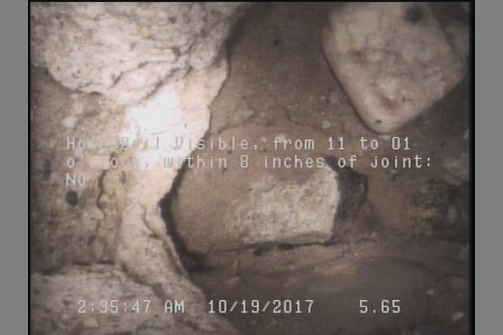 Hole Soil Visible, from 11 to 01 o'clock, within 8 inches of joint: NO