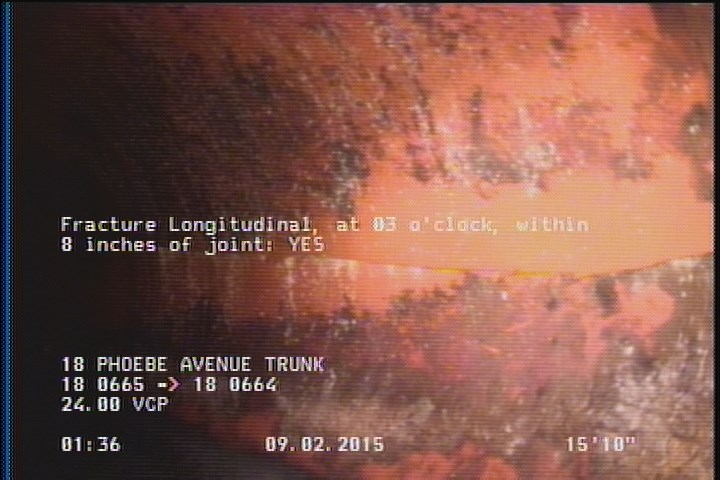 Fracture Longitudinal, at 03 o'clock, within 8 inches of joint: YES