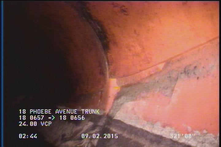 Fracture Multiple, from 03 to 04 o'clock, within 8 inches of joint: YES