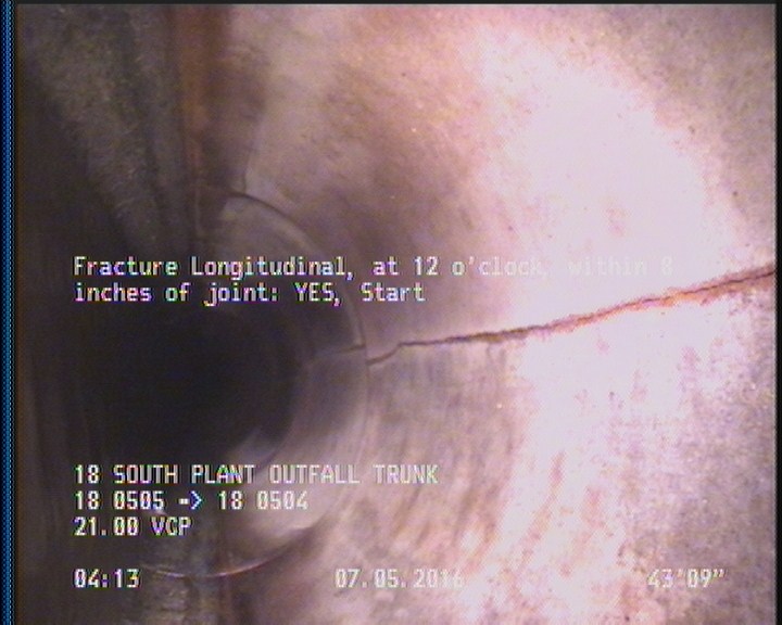 Fracture Longitudinal, at 12 o'clock, within 8 inches of joint: YES, Start