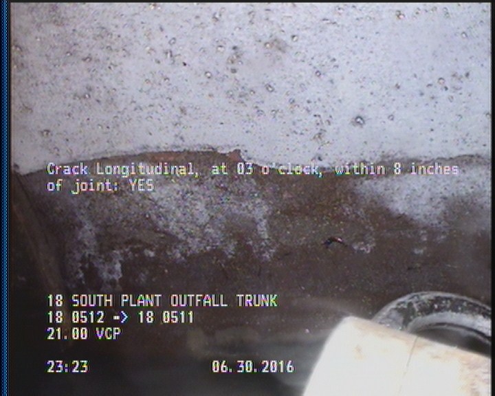 Crack Longitudinal, at 03 o'clock, within 8 inches of joint: YES