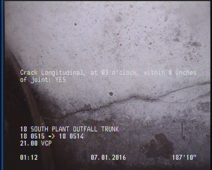 Crack Longitudinal, at 03 o'clock, within 8 inches of joint: YES
