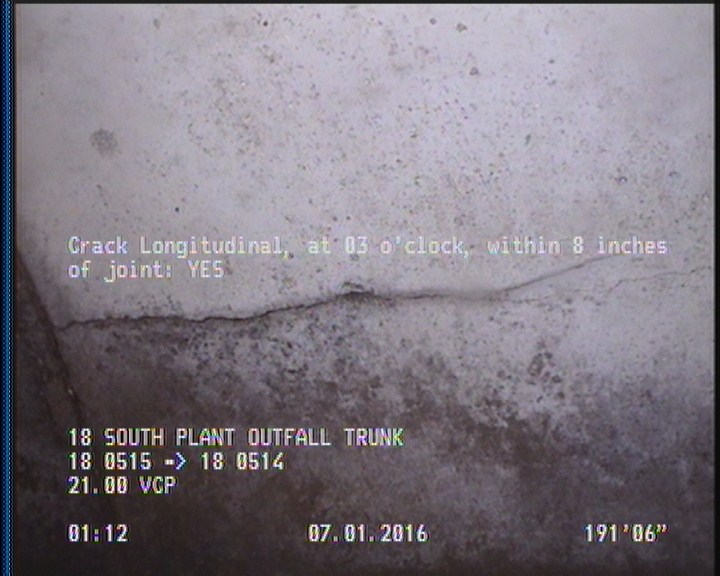 Crack Longitudinal, at 03 o'clock, within 8 inches of joint: YES