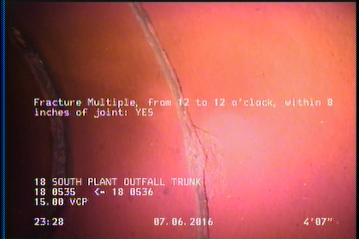Fracture Multiple, from 12 to 11 o'clock, within 8 inches of joint: YES