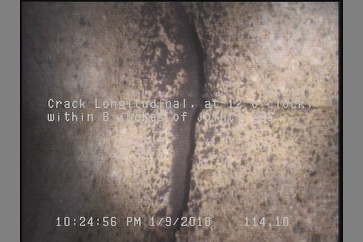 Crack Longitudinal, at 12 o'clock, within 8 inches of joint: YES