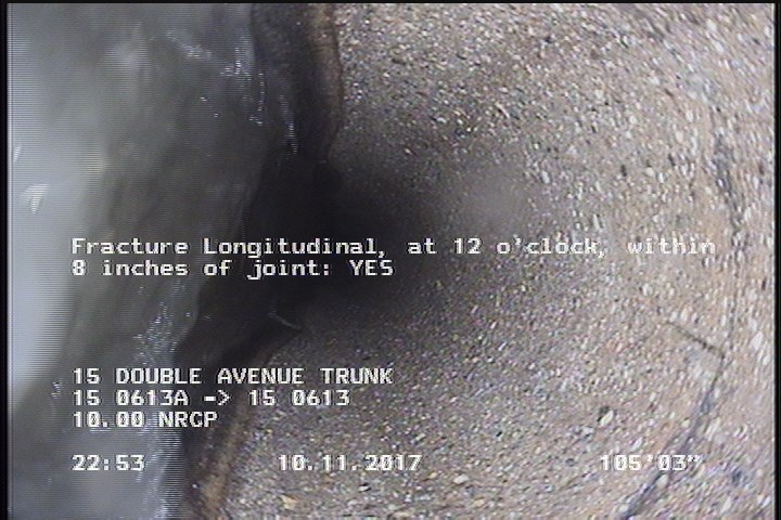 Fracture Longitudinal, at 12 o'clock, within 8 inches of joint: YES