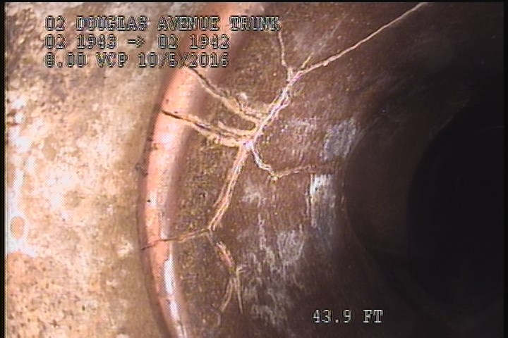 Fracture Multiple, from 07 to 12 o'clock, within 8 inches of joint: YES