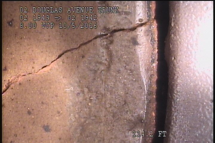 Fracture Multiple, from 01 to 03 o'clock, within 8 inches of joint: YES