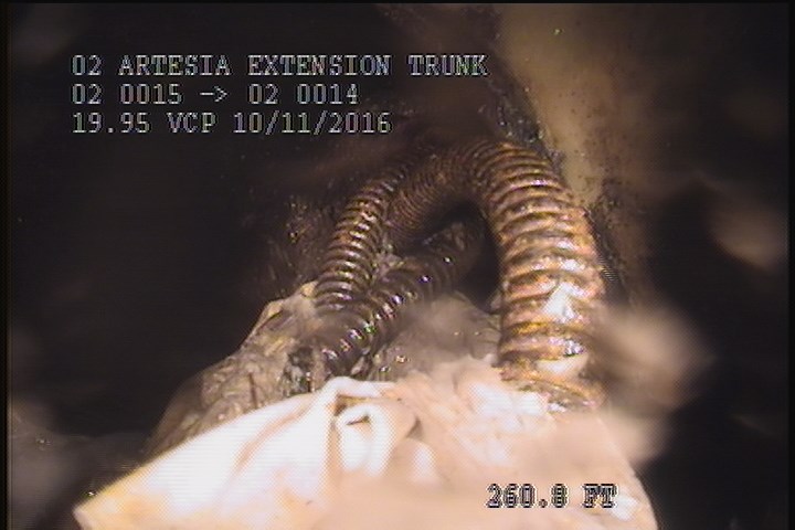Tap Factory Made Defective, at 01 o'clock, -, within 8 inches of joint: NO, 6" - ACTIVE, UNSEALED, SNAKE ALL COILED UP INSIDE THE LATERAL