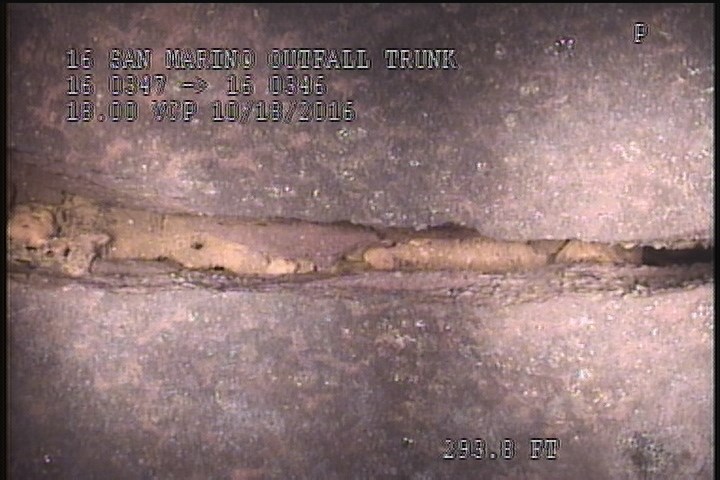 Broken Soil Visible, from 08 to 04 o'clock, within 8 inches of joint: YES