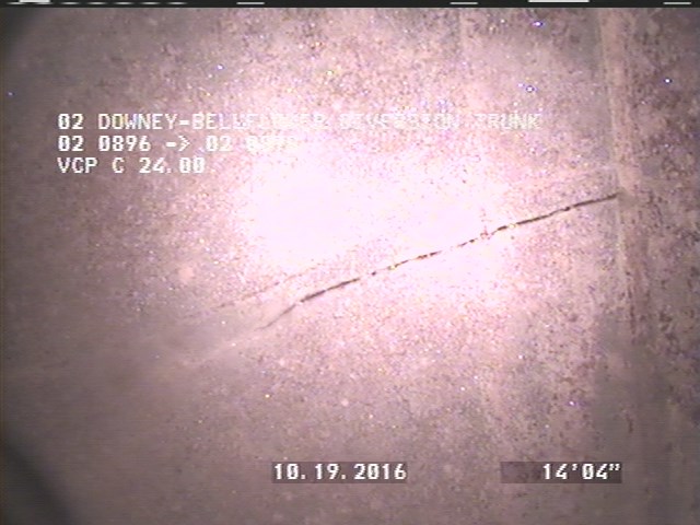 Fracture Spiral, from 12 to 02 o'clock, within 8 inches of joint: YES, Start - SLIGHT